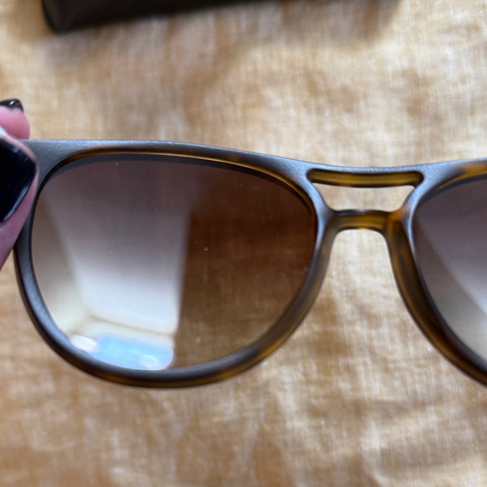 Ray-Ban Brown Gradient Lens Sunglasses with Black Case - Picture 14 of 16